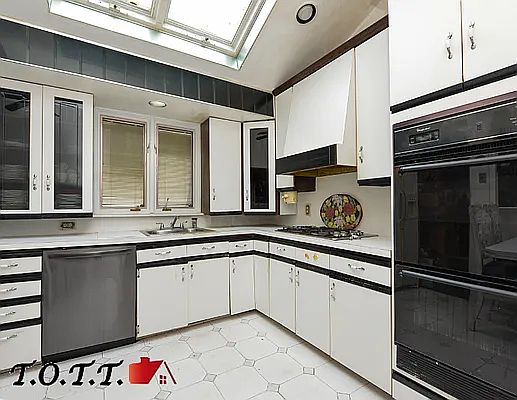 4th image of 378 Mayfair Dr