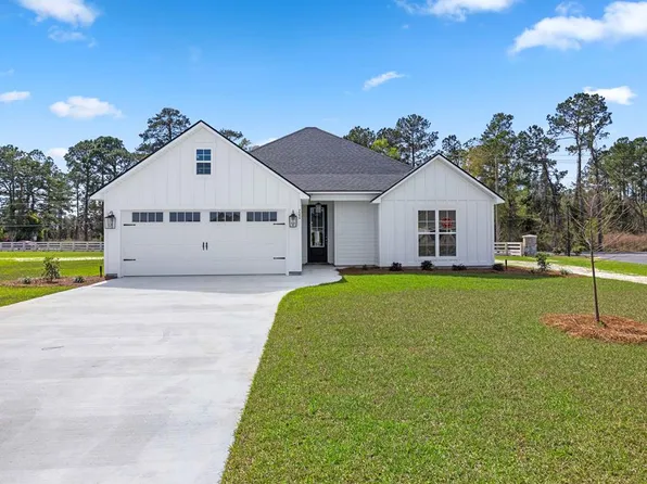 200 Barry Field Cir, Hahira, GA 31632