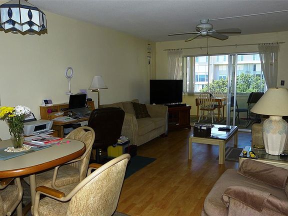 4th image of 620 Edgewater Dr Unit 604