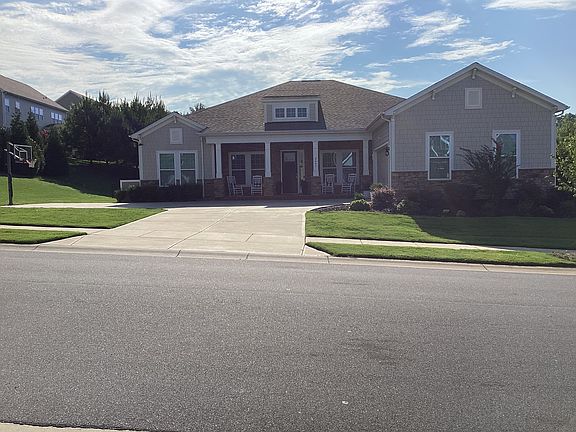 2nd image of 2497 Creekview Dr