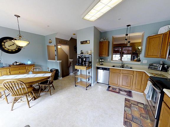 4th image of 277 Spencer Cir