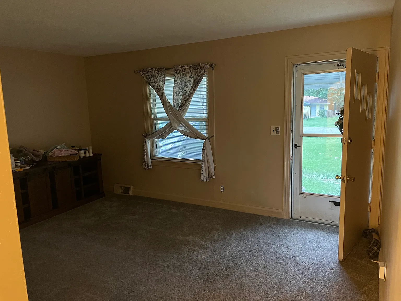 2 bed, 855 sqft, $1,400 — Photo 2