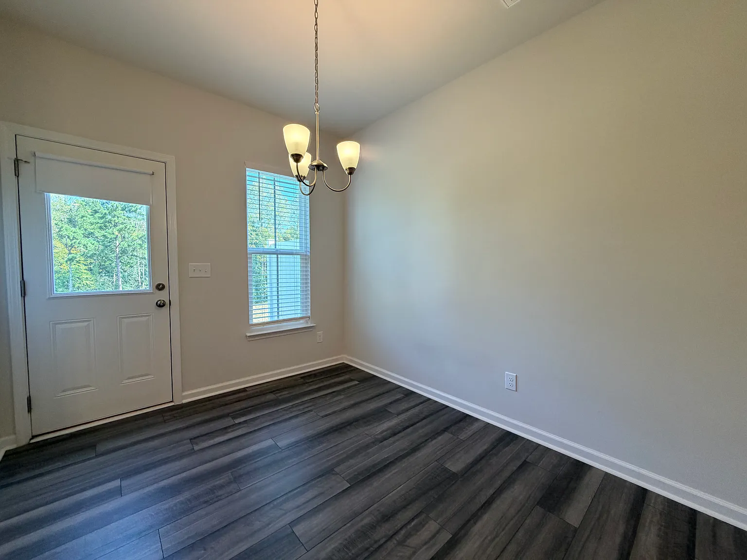 3 bed, 2.5 bath, 1625 sqft, $1,925 — Photo 4