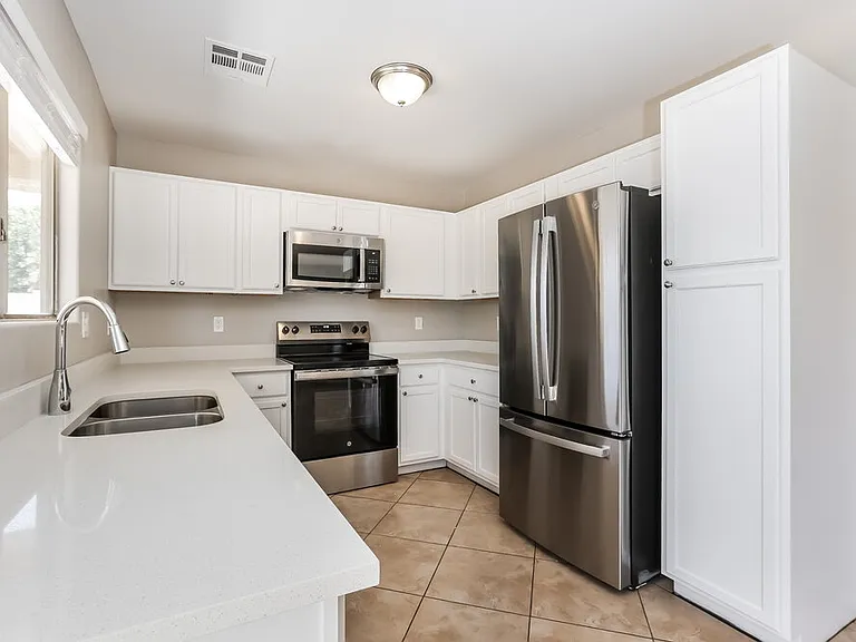 2224 S 83rd Ln — Photo 8