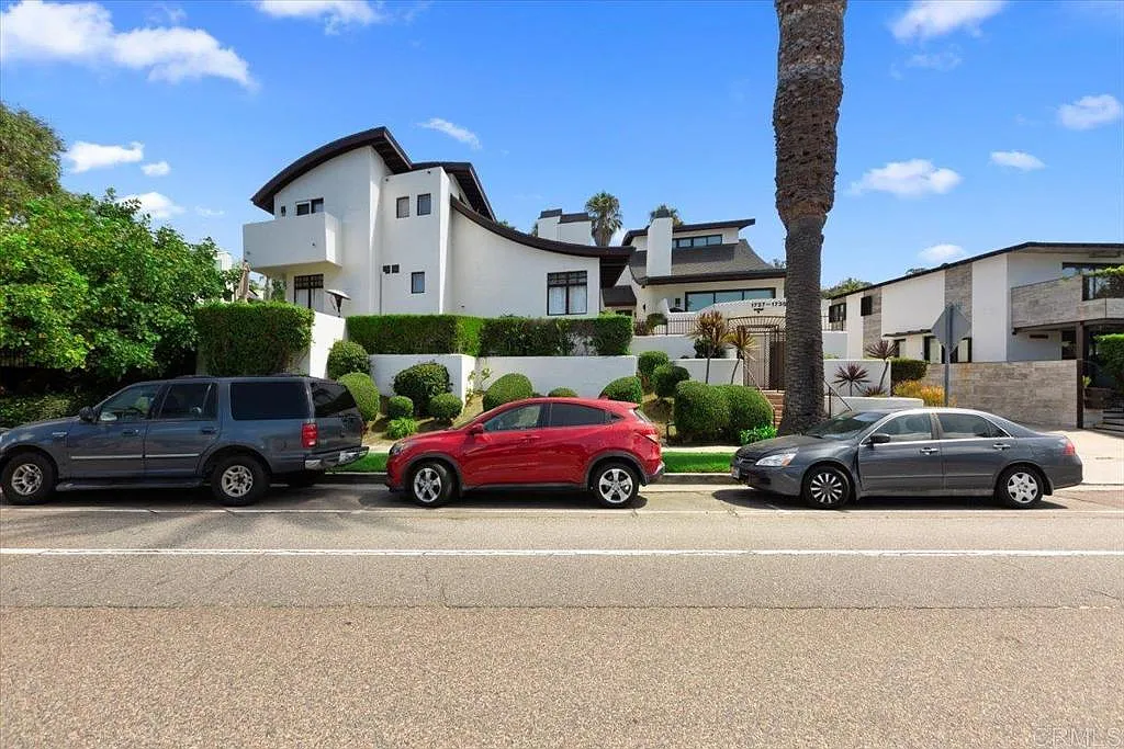 2 bed, 2.0 bath, 1200 sqft, $7,000 — Photo 2