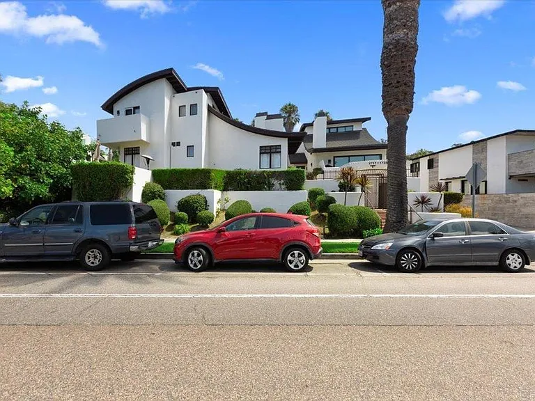 1733 Coast Blvd — Photo 2