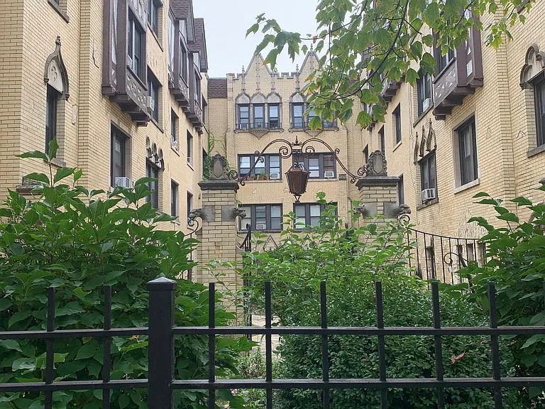 5653 N Spaulding Ave #3E — Photo 3