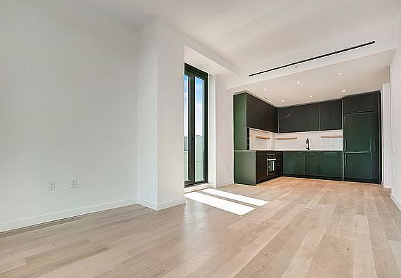 3rd image of 329 Broadway #12/1