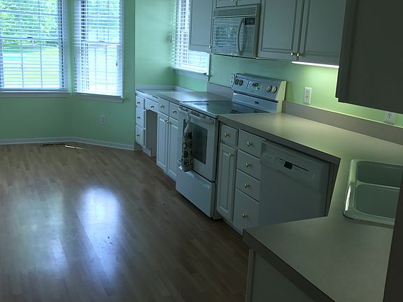 Eat In Kitchen 