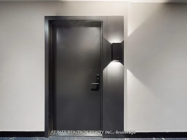 500 Dupont St #301 — Photo 11