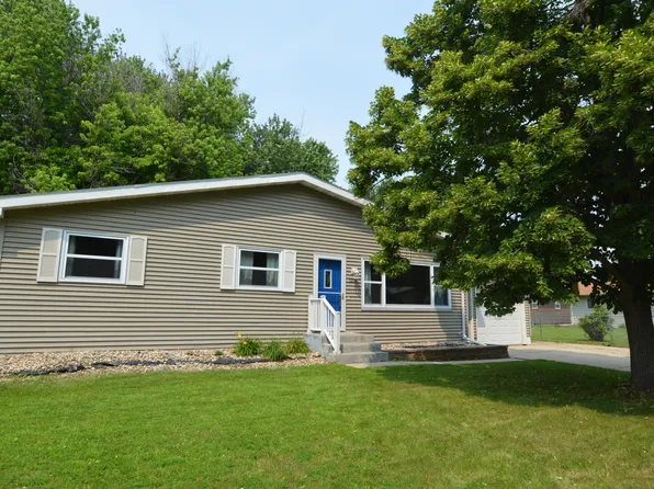 1214 S McCoy St, Aberdeen, SD 57401