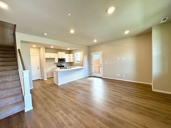 4th image of 14808 Wallace Ave E