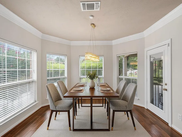 5526 Darschelle Dr — Photo 5