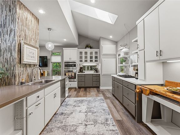 3rd image of 11435 Oak Leaf Cir