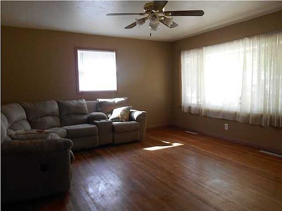 5th image of 517 W Alexander Dr