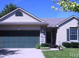 316 Cobblestone Ct, Brighton, MI