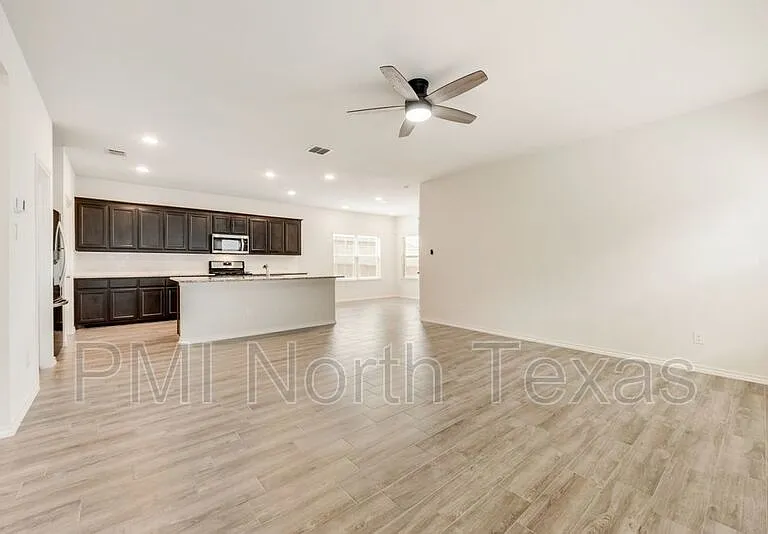 1713 Wayne Ln — Photo 8