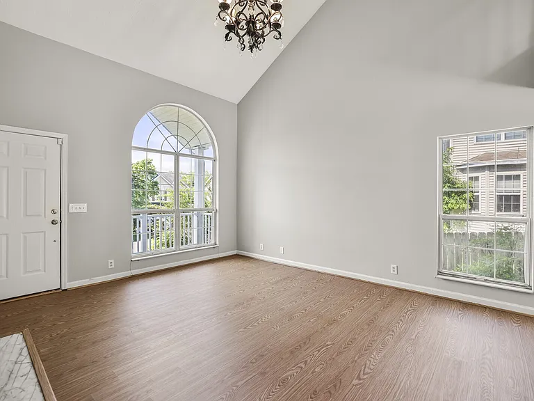 3127 Creekview Ln — Photo 18