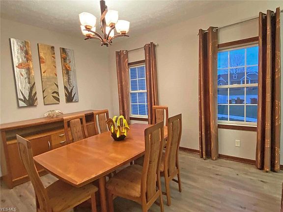 3rd image of 707 Pinewood Dr