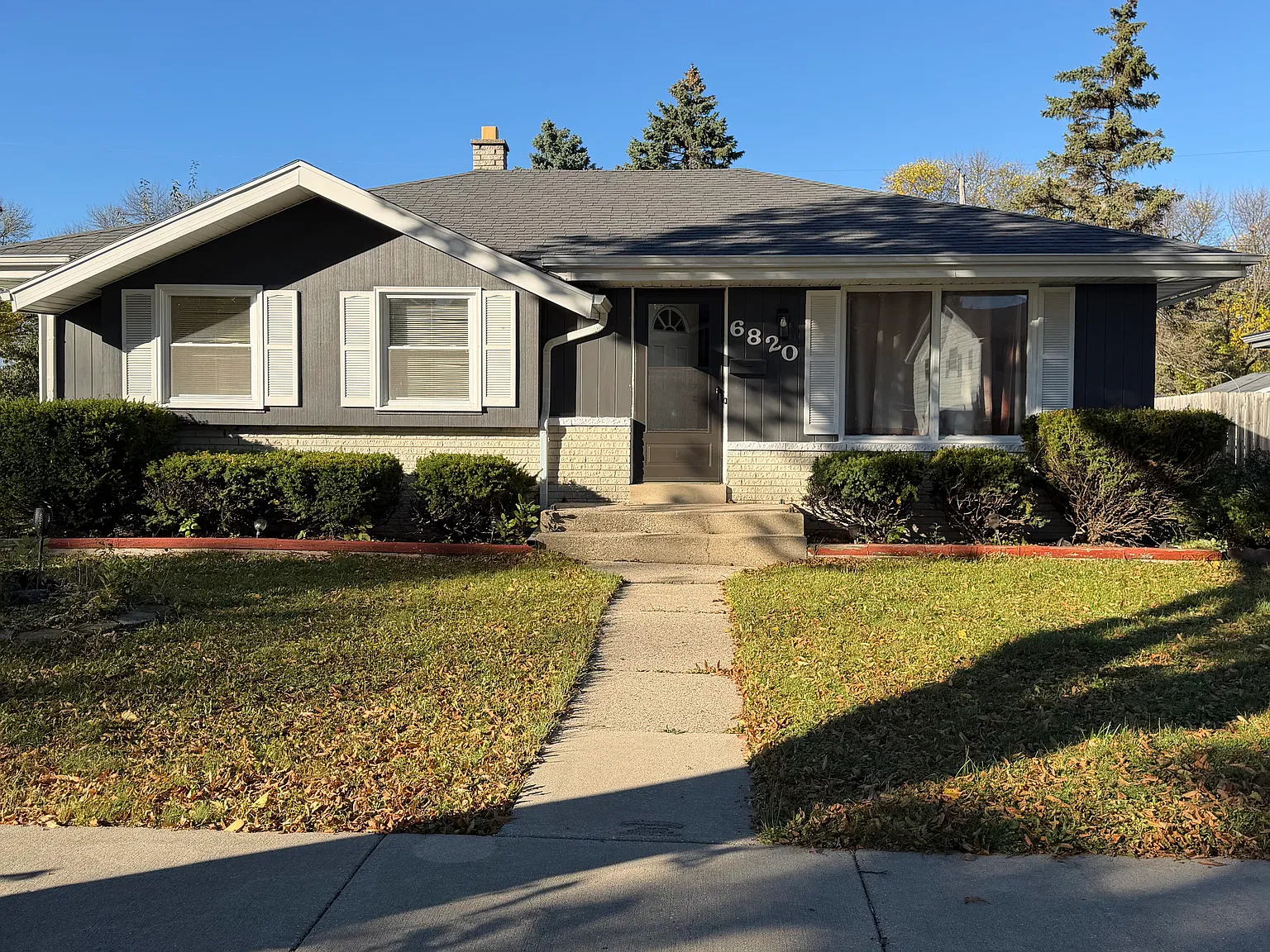 3 bed, 1.5 bath, 1063 sqft, $1,700 — Photo 2