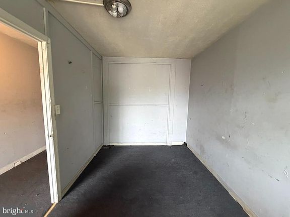 3rd image of 1231 Darley Ave