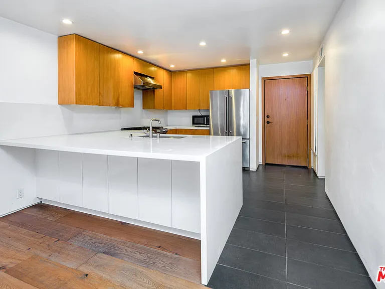 1633 S Bentley Ave #203 — Photo 3