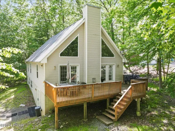 164 Lamplighter Ln, Lackawaxen, PA 18435