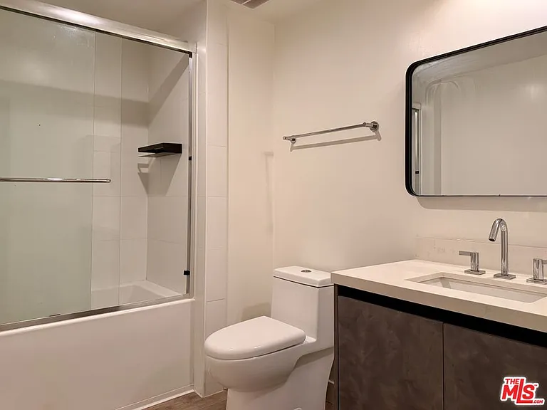 919 S Harvard Blvd #101 — Photo 4
