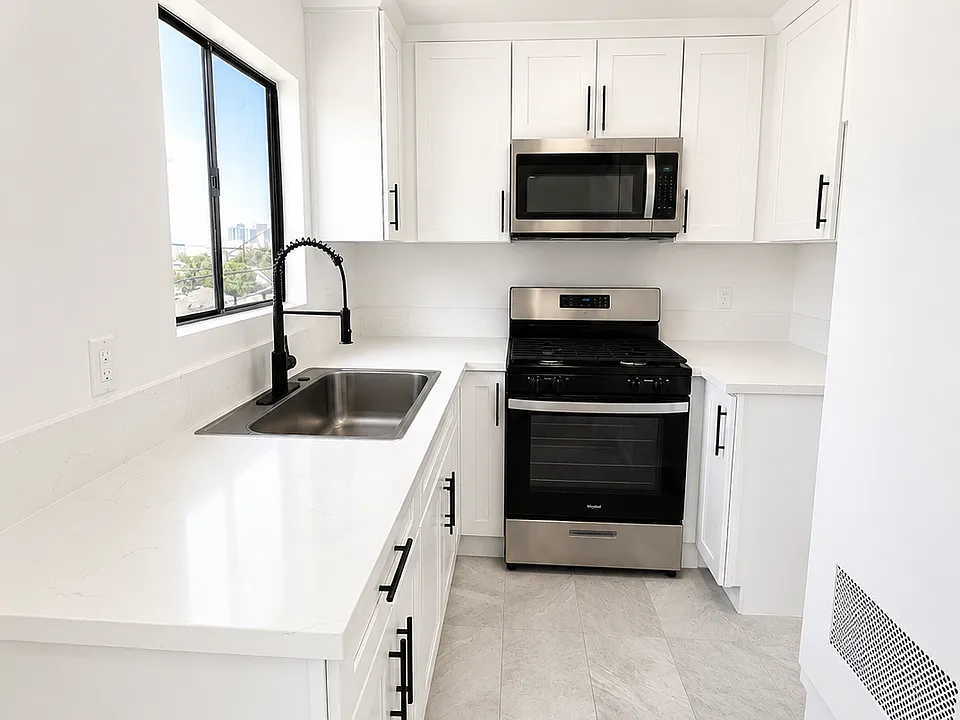 2345 Lincoln Park
