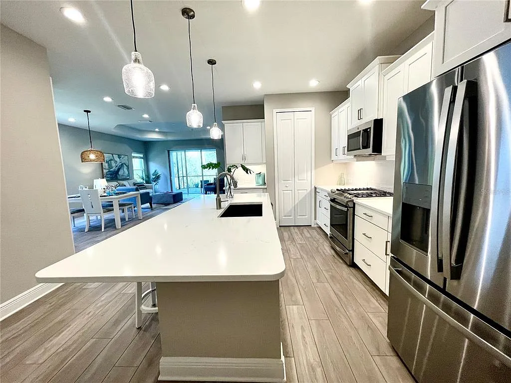 3 bed, 2.0 bath, 1845 sqft, $3,200 — Photo 4