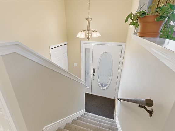 3rd image of 1153 Maclean Dr