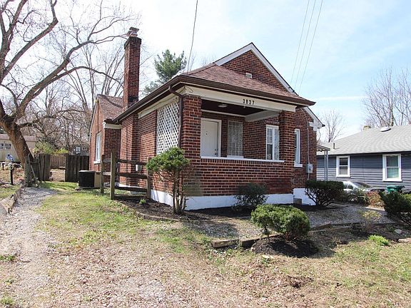 3rd image of 3837 Iona Ave