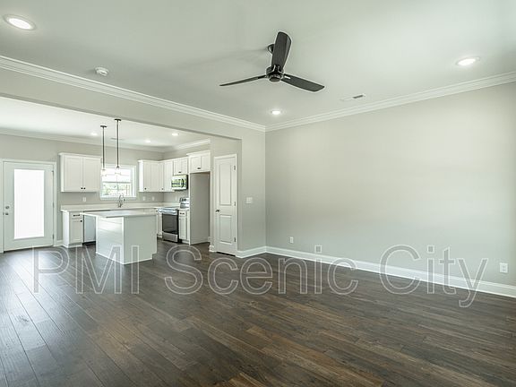 2nd image of 579 Bellingham Dr NE