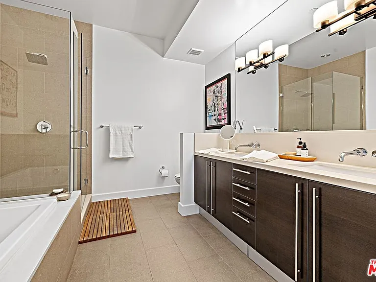 1250 N Harper Ave #416 — Photo 5