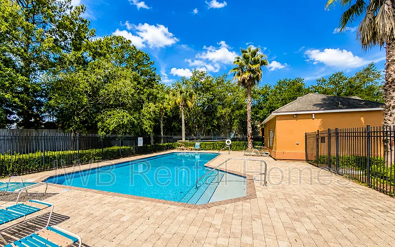 6869 Lake Mist Ln