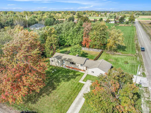 10142 Calkins Rd, Swartz Creek, MI 48473