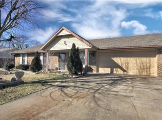 2100 Hummingbird Dr, Springdale, AR 72764