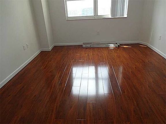 4th image of 19501 W Country Club Dr APT 1805