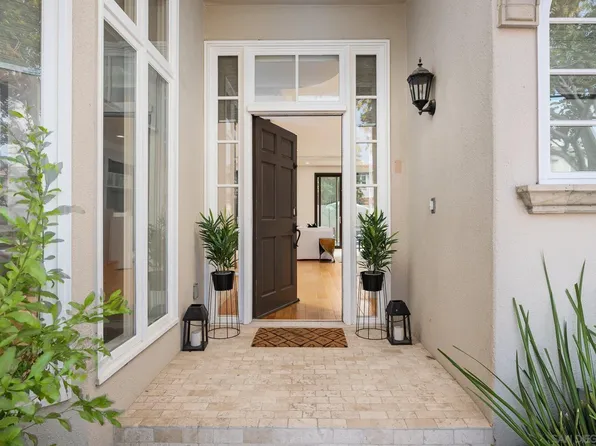 9694 Claiborne Sq, La Jolla, CA 92037