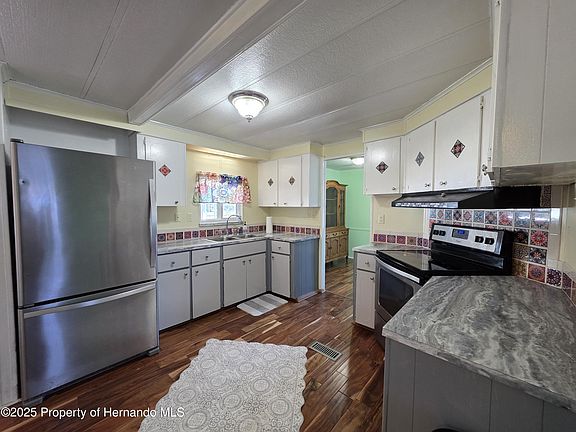 3rd image of 8027 Eastern Circle Dr