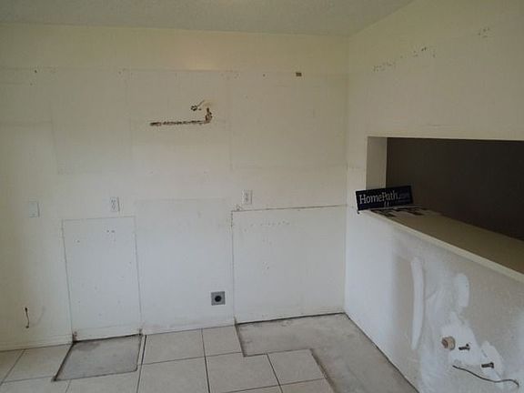 2nd image of 3061 Sandpiper Bay Cir #106