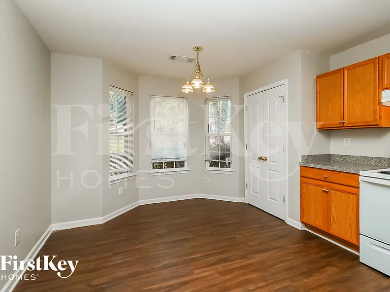160 Lakeview Trl — Photo 6