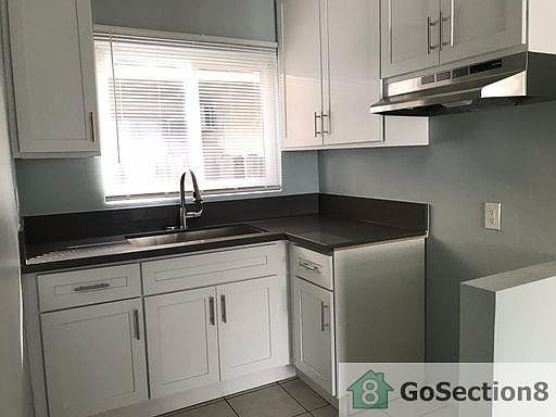 1st image of 917 N Hudson Ave APT 5