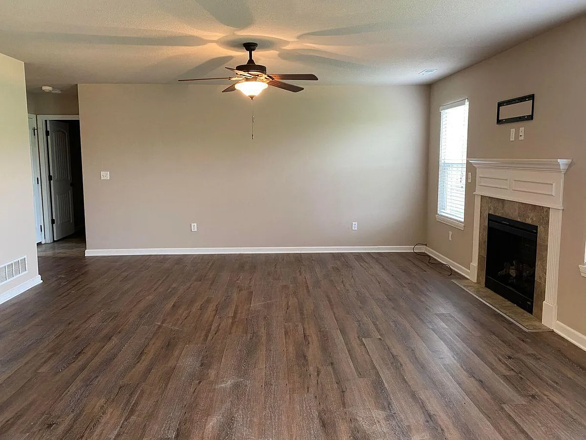 Building Photo - 5801 Abercorn Dr