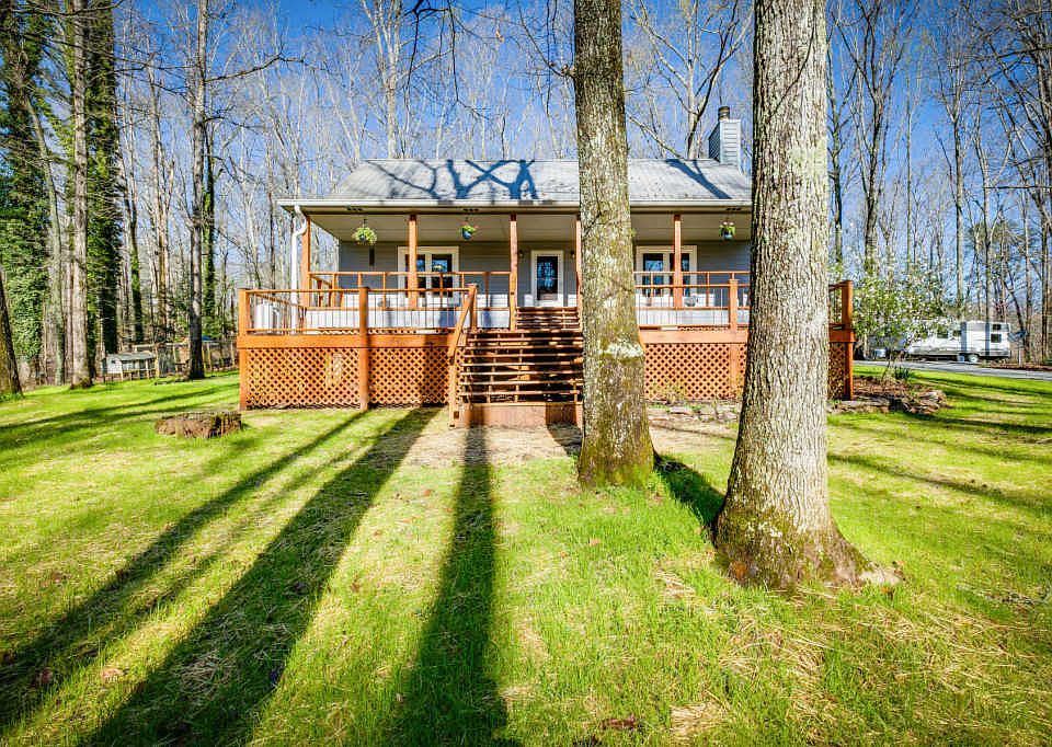 1st image of 373 Mountain Cir