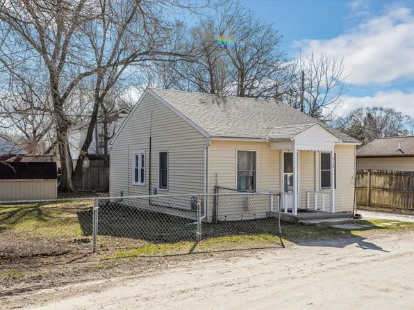 9142 Forest Rd, Whitmore Lake, MI 48189