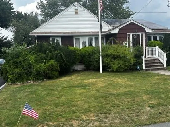 59 FARMERS Avenue, Lindenhurst, NY 11757