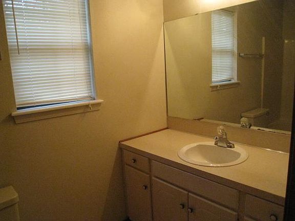 4th image of 206 Arlington St