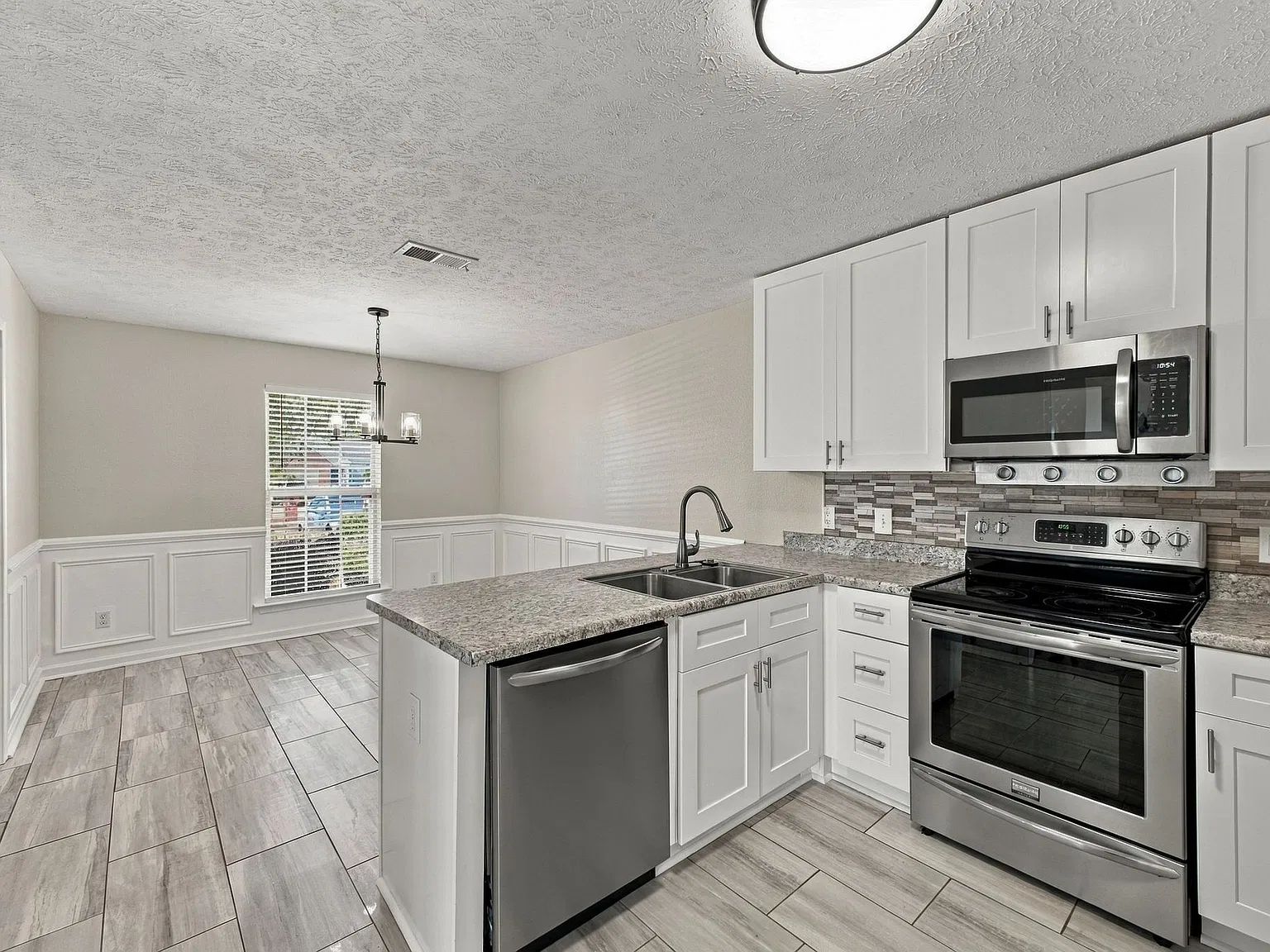 2 bed, 1071 sqft, $1,695 — Photo 4