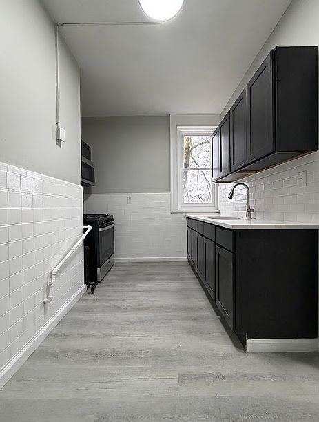 1st image of 218 E 7th St #37